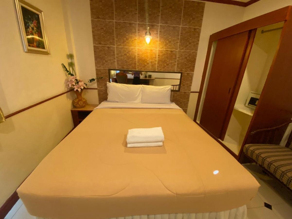 Honey House 2 Hostel Банкок Екстериор снимка