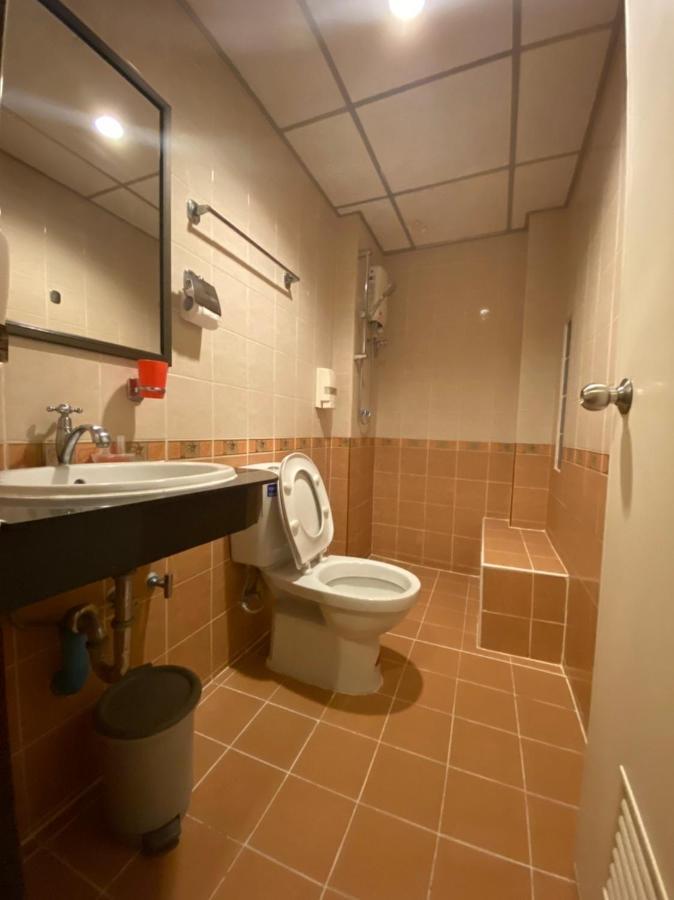 Honey House 2 Hostel Банкок Екстериор снимка