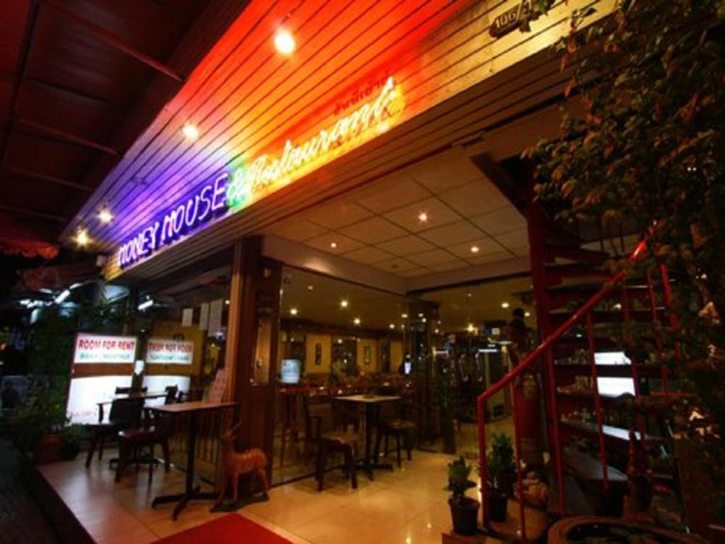 Honey House 2 Hostel Банкок Екстериор снимка