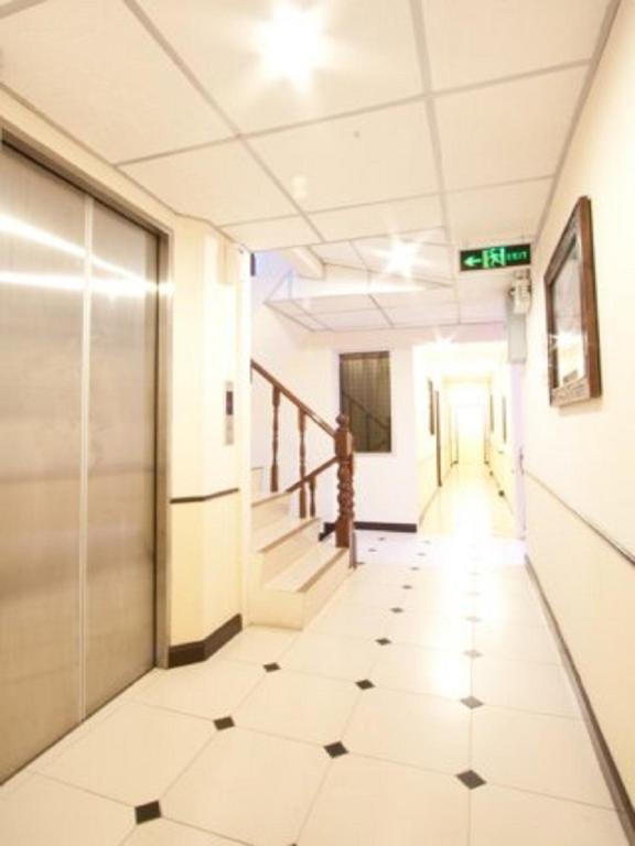 Honey House 2 Hostel Банкок Екстериор снимка